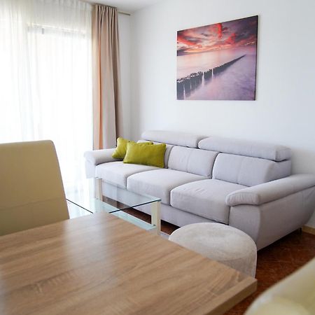 Apartman Lana Omisalj Exterior photo
